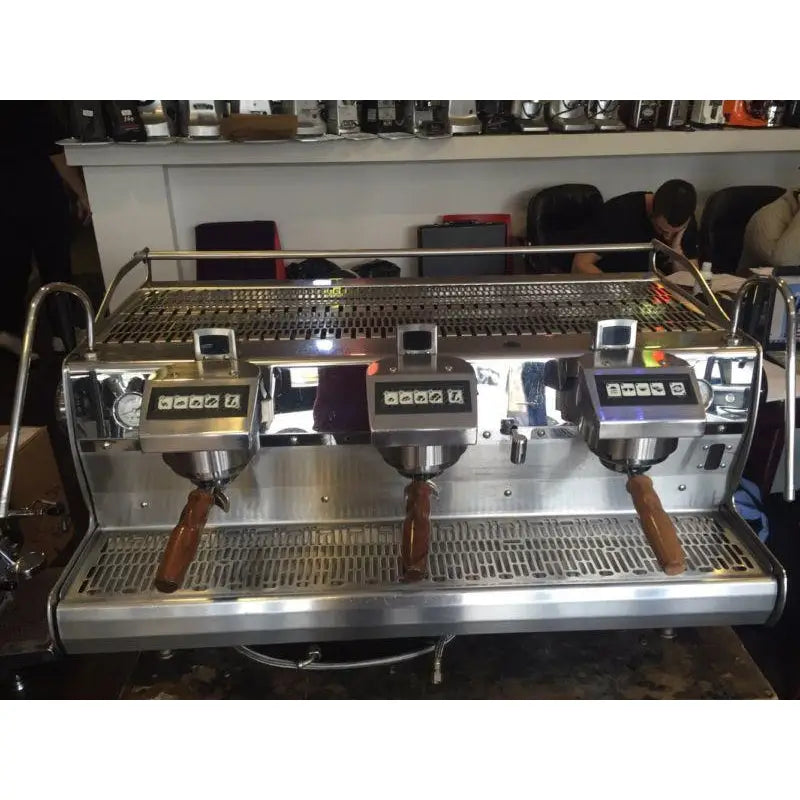 3 Group Synesso CYNCRA Volumetric+Shot Timers & PID Coffee