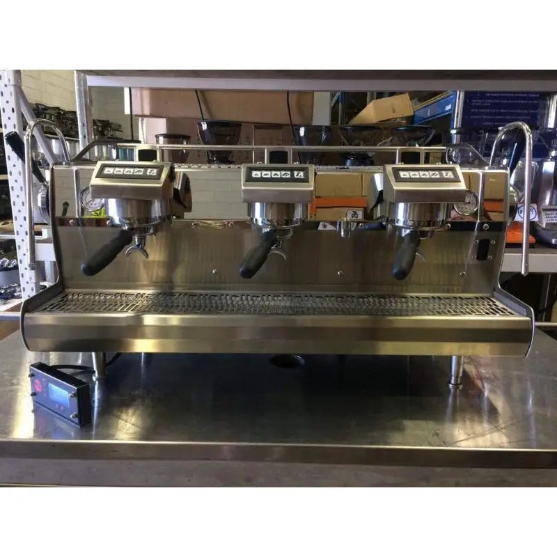 As New 3 Group Synesso Cyncra Commercial Coffee Machine -
