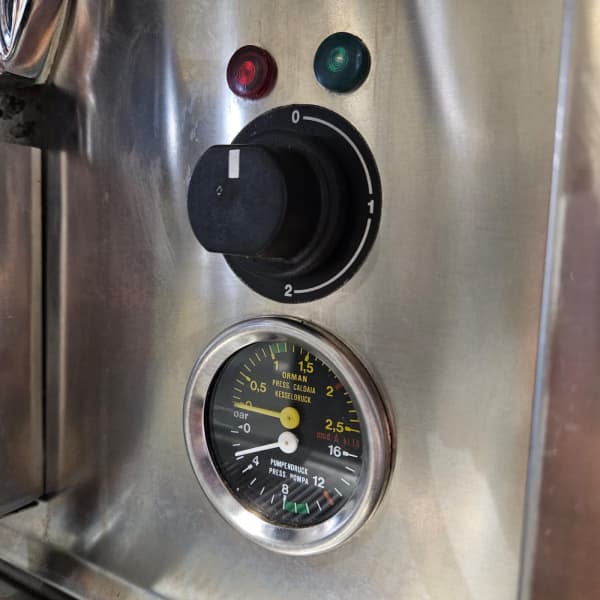Cheap Beautiful Commercial 3 Group  coffee machine fully serviced