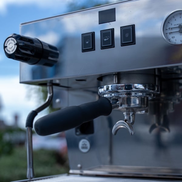 AS-NEW CUSTOM LA MARZOCCO LINEA S 3 GROUP GLOSS WHITE 9 WEEKS OLD