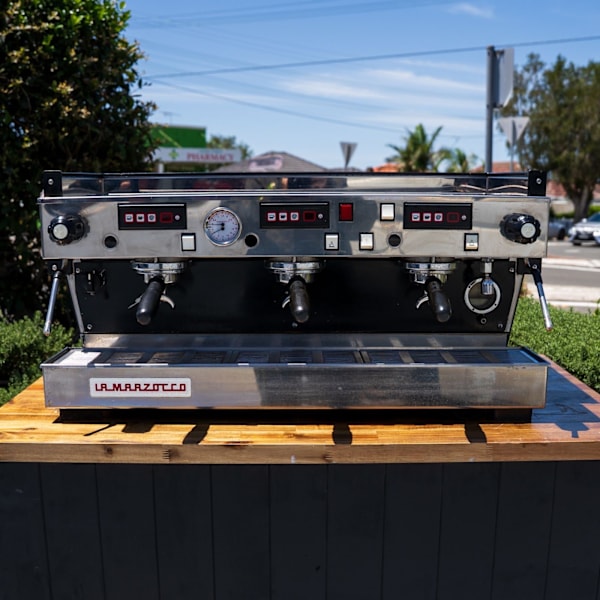 Pre-Loved Late Model La Marzocco Linea AV 3 Group – Tall Cup | Gloss Black