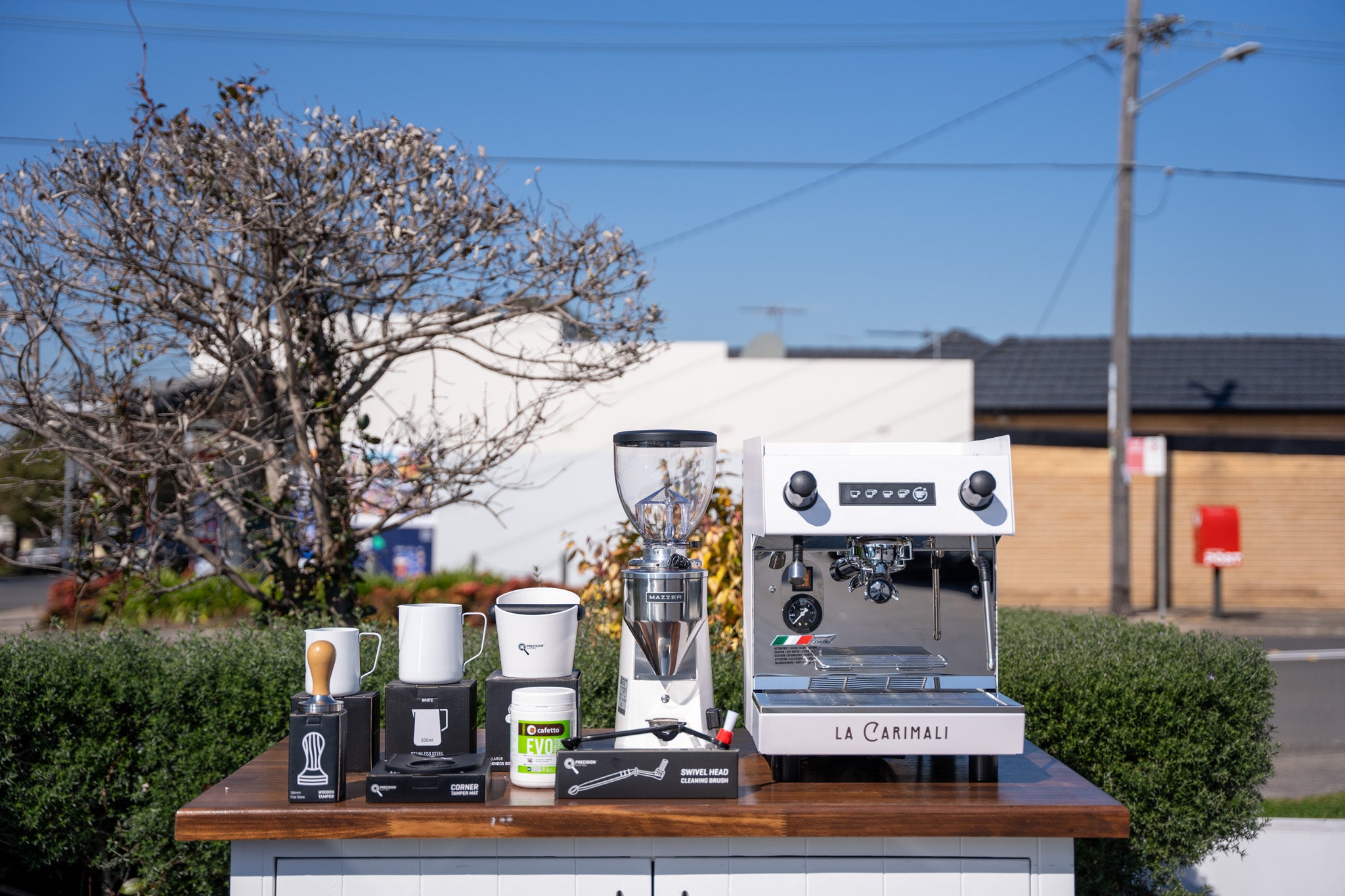 La Carimali 1 Group White Coffee Machine, Mazzer Mini Electronic A Grinder & Accessories