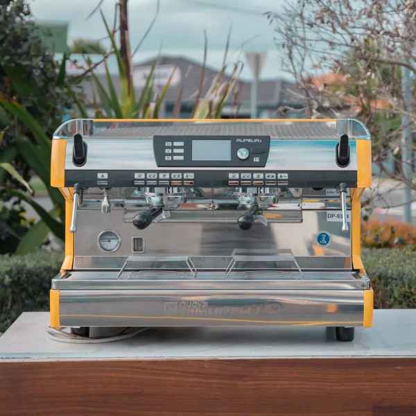 全新展示客製化 La Marzocco KB90 白咖啡機