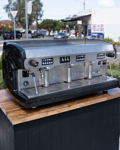 Clean Pre Loved 3 Group Wega Polaris Tall Cup Black