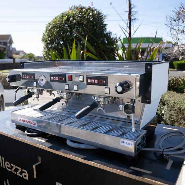 Beautiful La Marzocco Linea Av Tall Cup 3 Group Coffee Machine - Australia - Di Pacci