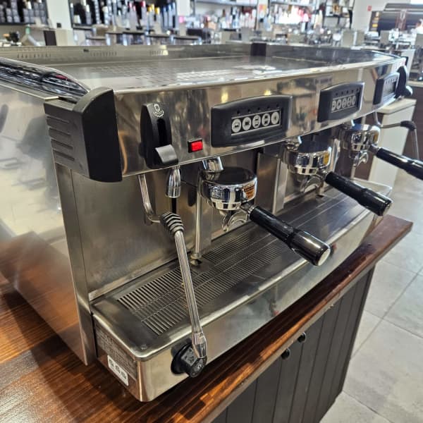 Cheap Beautiful Commercial 3 Group coffee machine fully serviced - Australia - Di Pacci