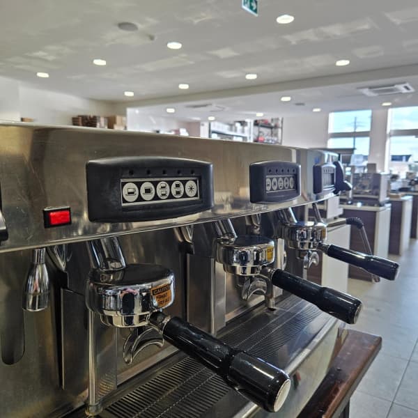 Cheap Beautiful Commercial 3 Group coffee machine fully serviced - Australia - Di Pacci
