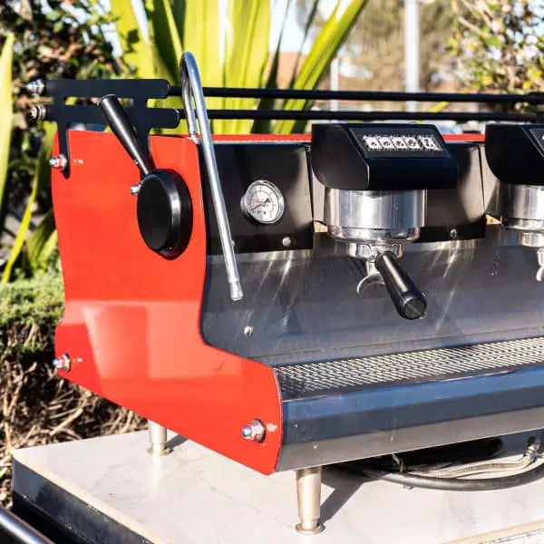 Clean Synesso 3 Group Sabre In Red Commercial Coffee Machine