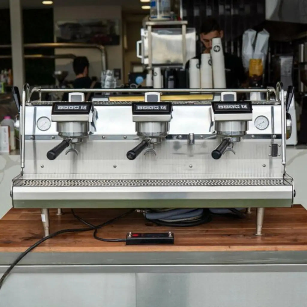 Immaculate 3 Group Synesso Sabre Volumetric Commercial