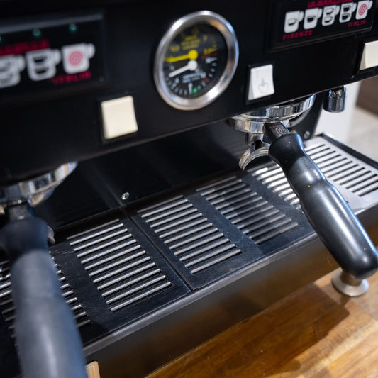 Pre-Loved La Marzocco Linea AV 2 Group 15 Amp Coffee Machine