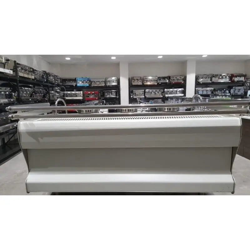 Pre-Owned 3 Group Synesso Sabre In white Commercial Coffee