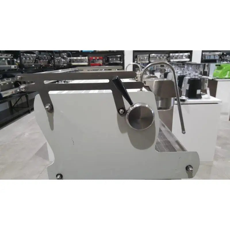 Pre-Owned 3 Group Synesso Sabre In white Commercial Coffee