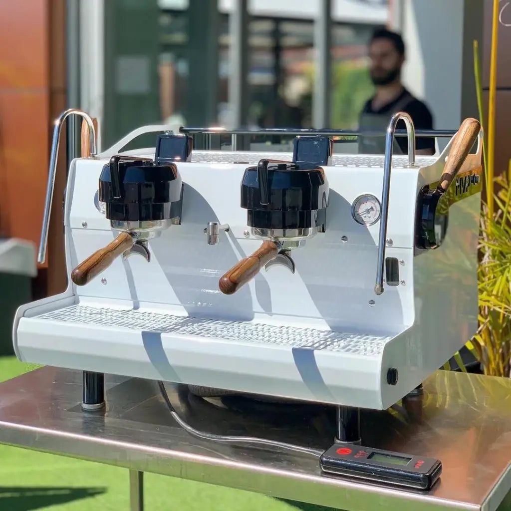 Synesso Pre Owned Custom White 2 Group Synesso Hydra - ALL